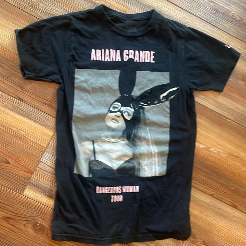 Ariana Grande concert t-shirt from dangerous woman tour. 2017. Small